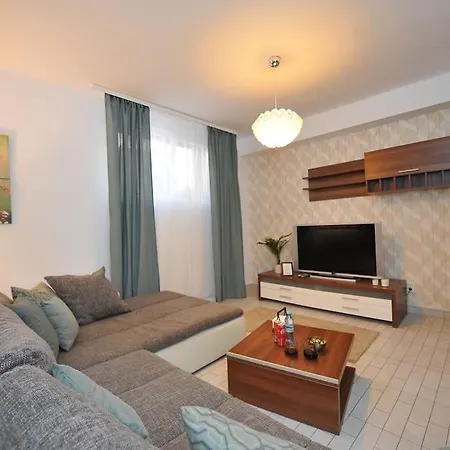 Excellent Price For A Family Or Group Of Travelers *