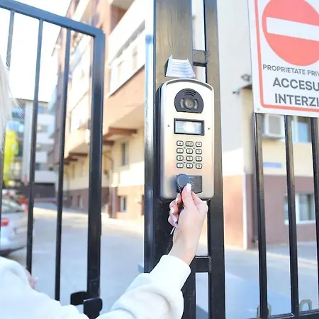 Excellent Price For A Family Or Group Of Travelers Апартаменты Бухарест