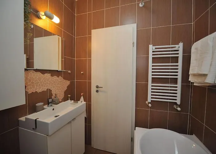 Апартаменти Excellent Price For A Family Or Group Of Travelers Бухарест