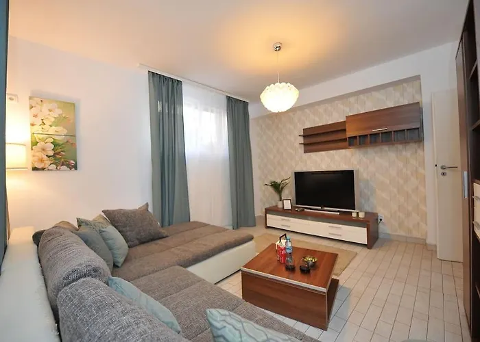 Excellent Price For A Family Or Group Of Travelers *