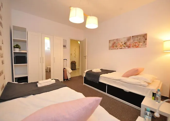 Excellent Price For A Family Or Group Of Travelers Апартаменти Бухарест