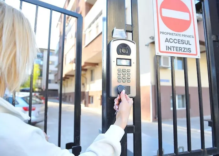 Excellent Price For A Family Or Group Of Travelers Daire Bükreş